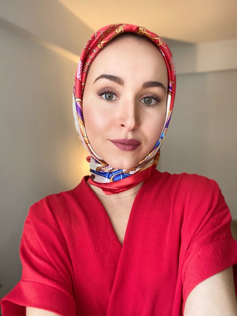 how to tie scarf on head